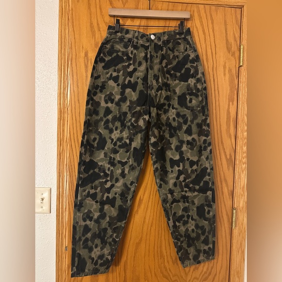 WeWoreWhat Green Camouflage Dani Boyfriend Denim - NWT - Size 28 - Picture 3 of 15